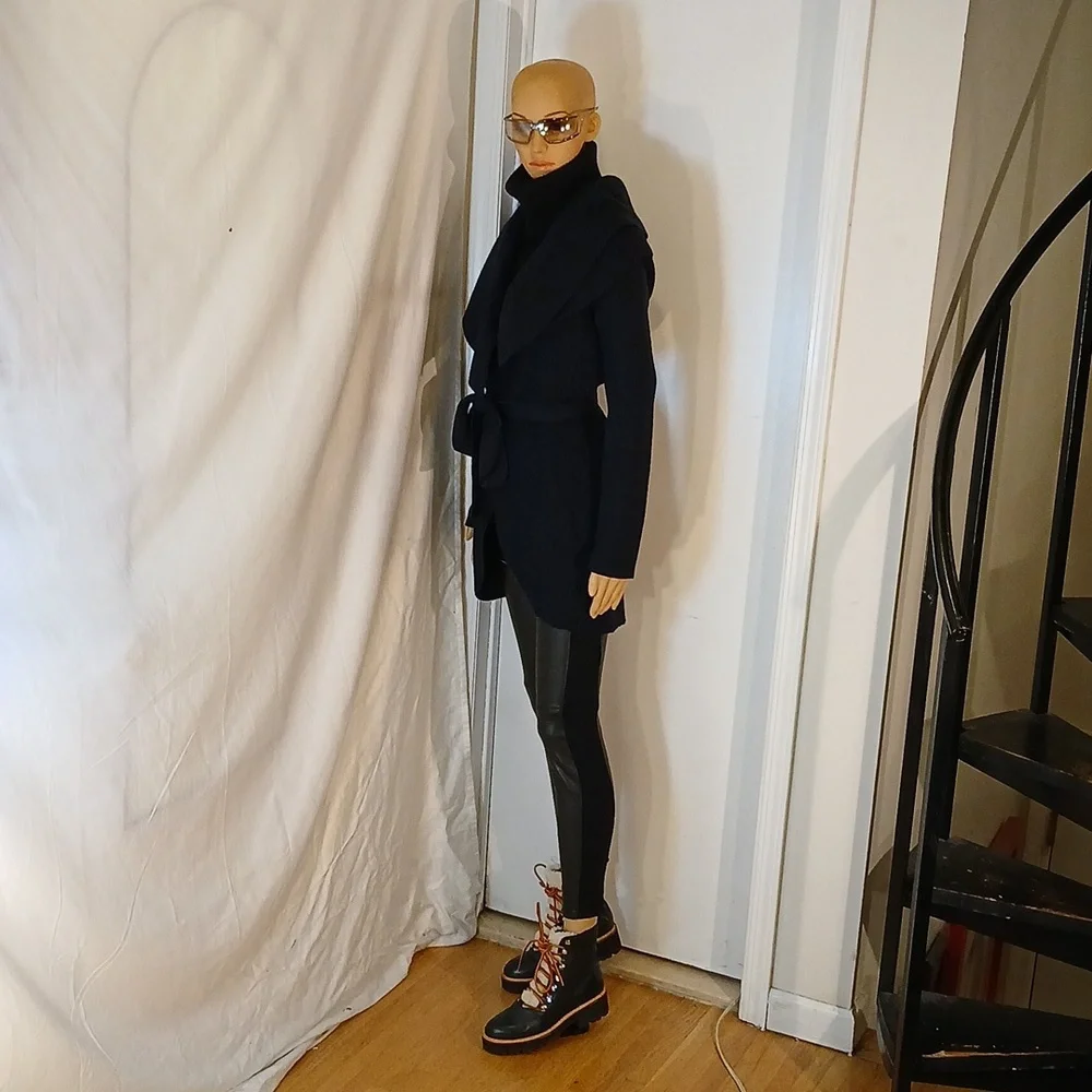 Stunning Marc Fisher Black Leather And 100% Shearling Booties - Picture 4 of 16